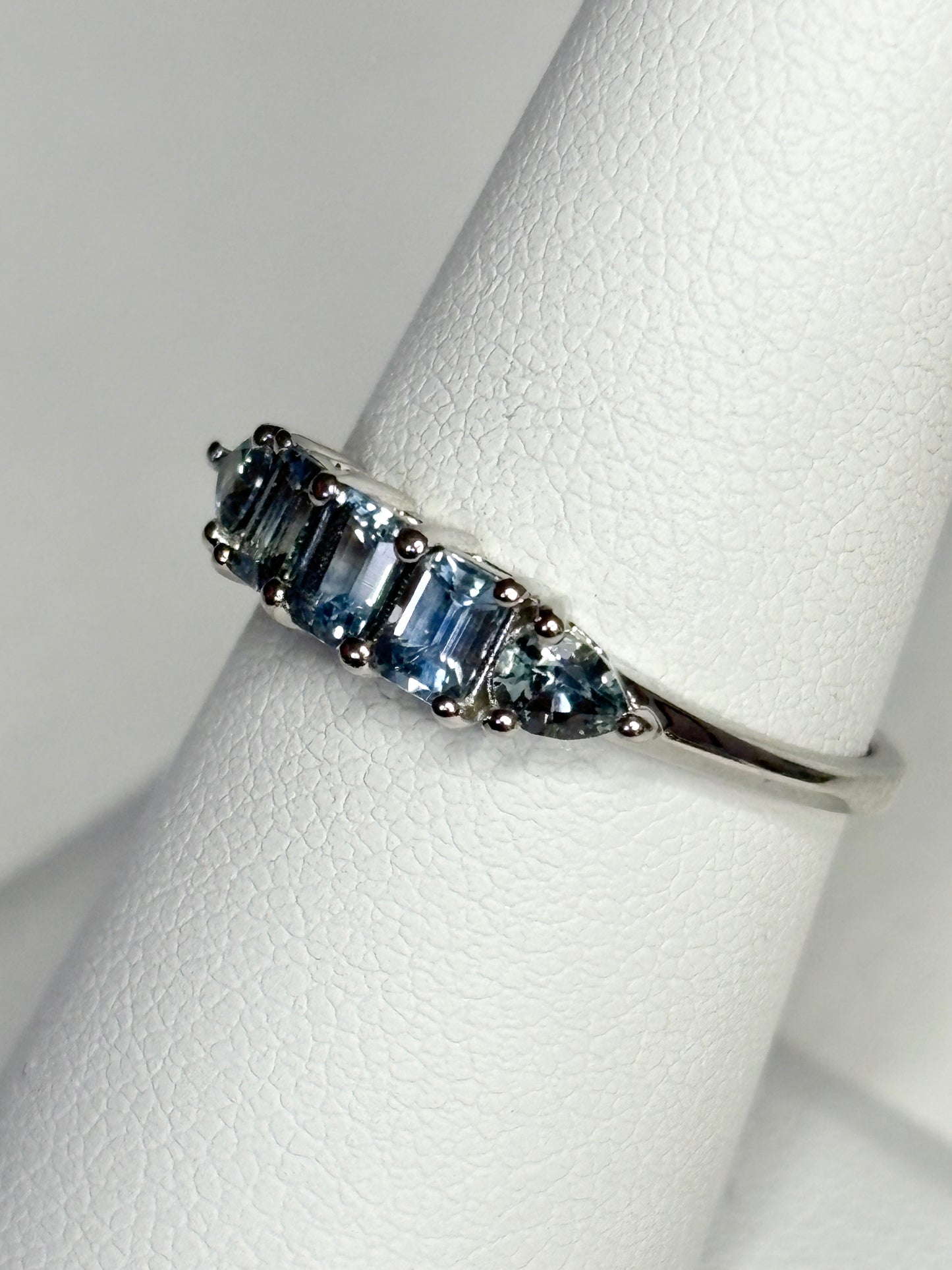 Untreated Montana Sapphire Band Ring 950 Platinum size 7