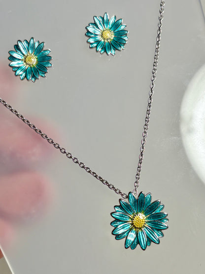 Turquoise Gerbera Necklace. Sterling Silver