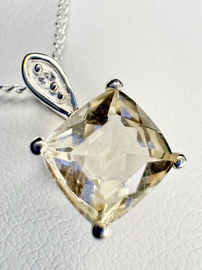 Yellow Oregon Sunstone Solitaire 7mm Pendant Necklace Sterling Silver 18"