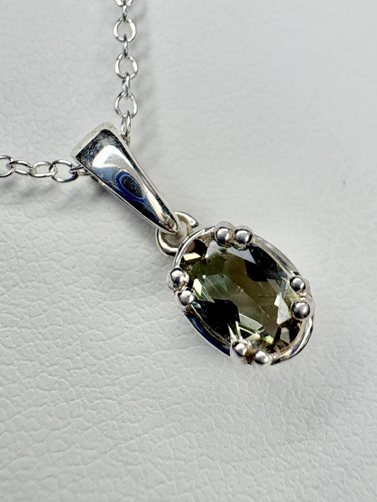 Light Green Oregon Sunstone Solitaire Pendant Necklace Sterling Silver