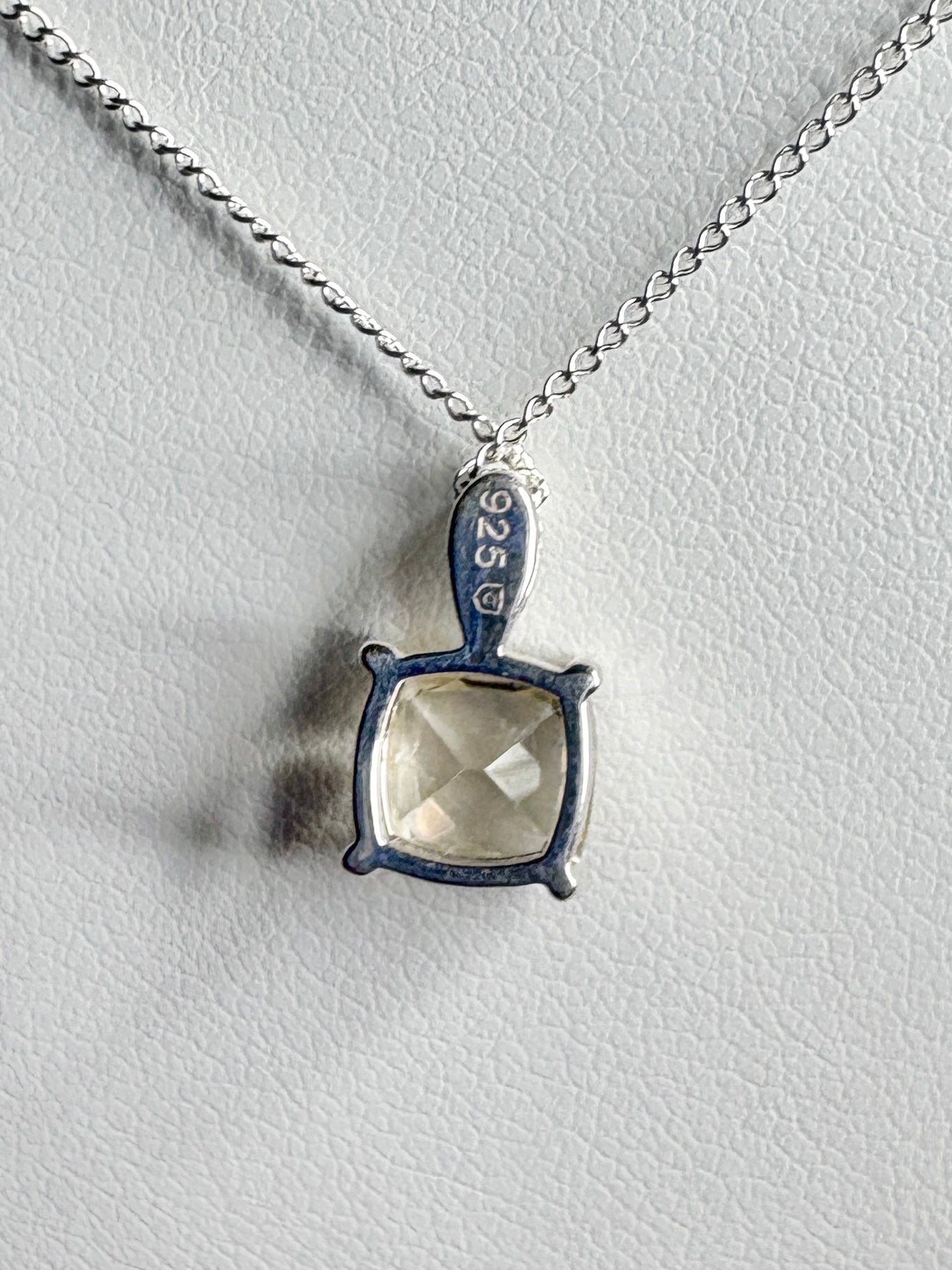 Yellow Oregon Sunstone Solitaire 7mm Pendant Necklace Sterling Silver 18"