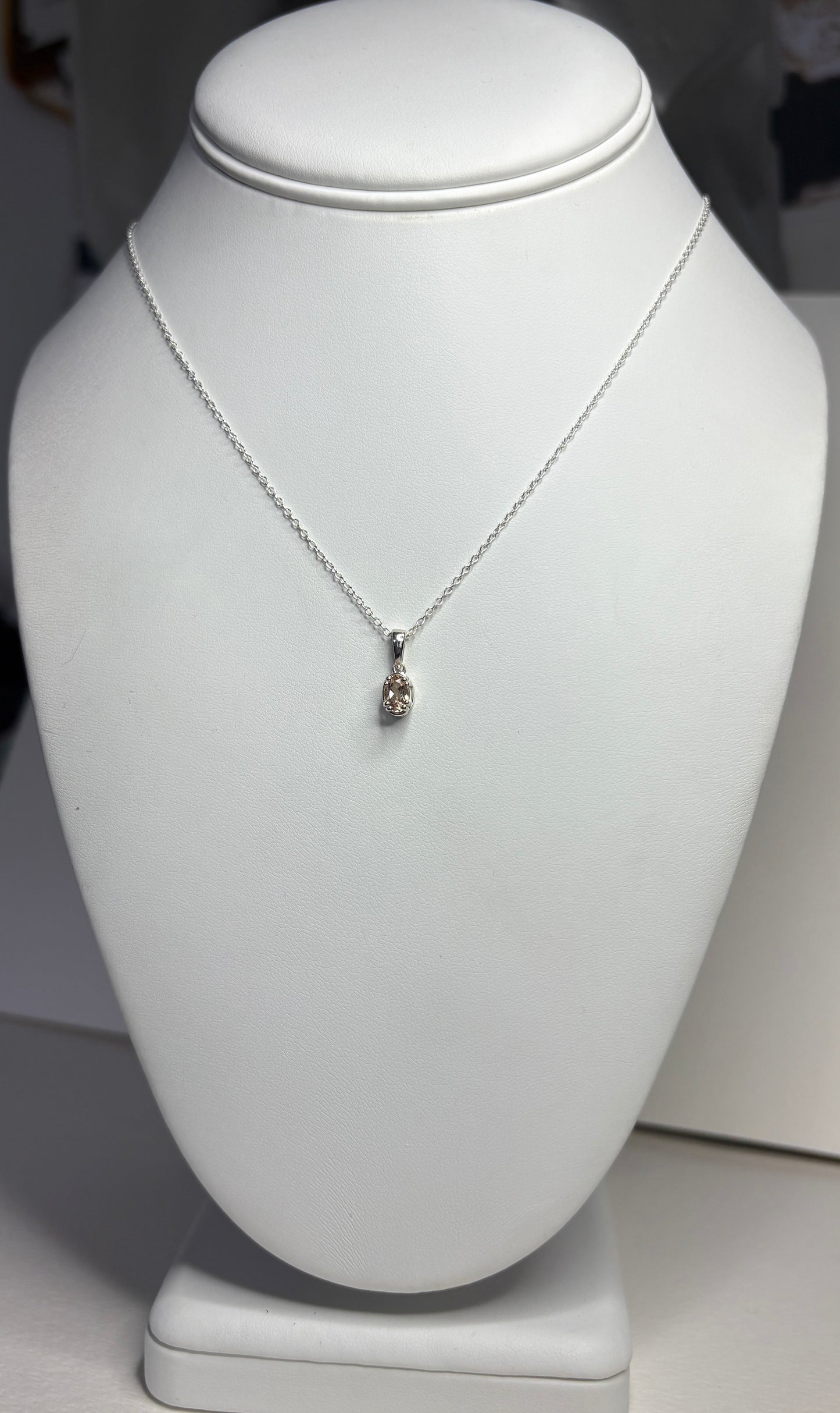Light Champagne Oregon Sunstone Solitaire Pendant Necklace Sterling Silver