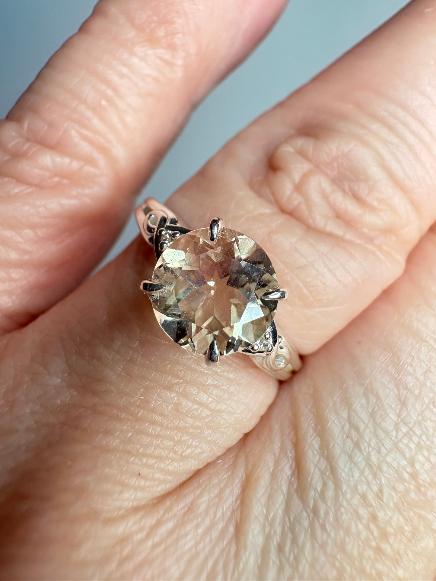 Light Champagne Oregon Sunstone Ring Sterling Silver size 7