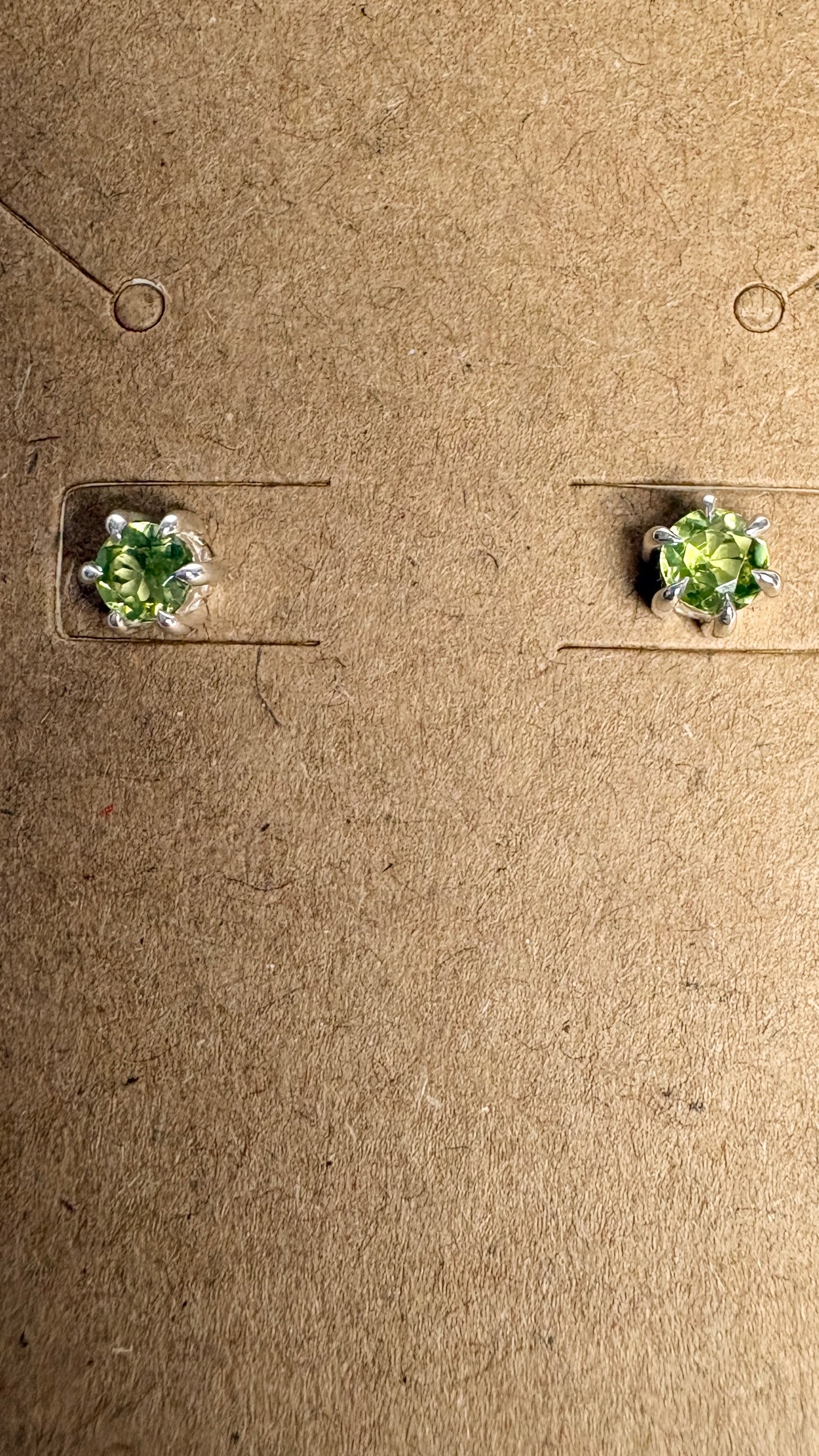 Arizona Peridot Stud Earrings in Sterling Silver 4mm