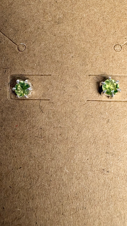 Arizona Peridot Stud Earrings in Sterling Silver 4mm