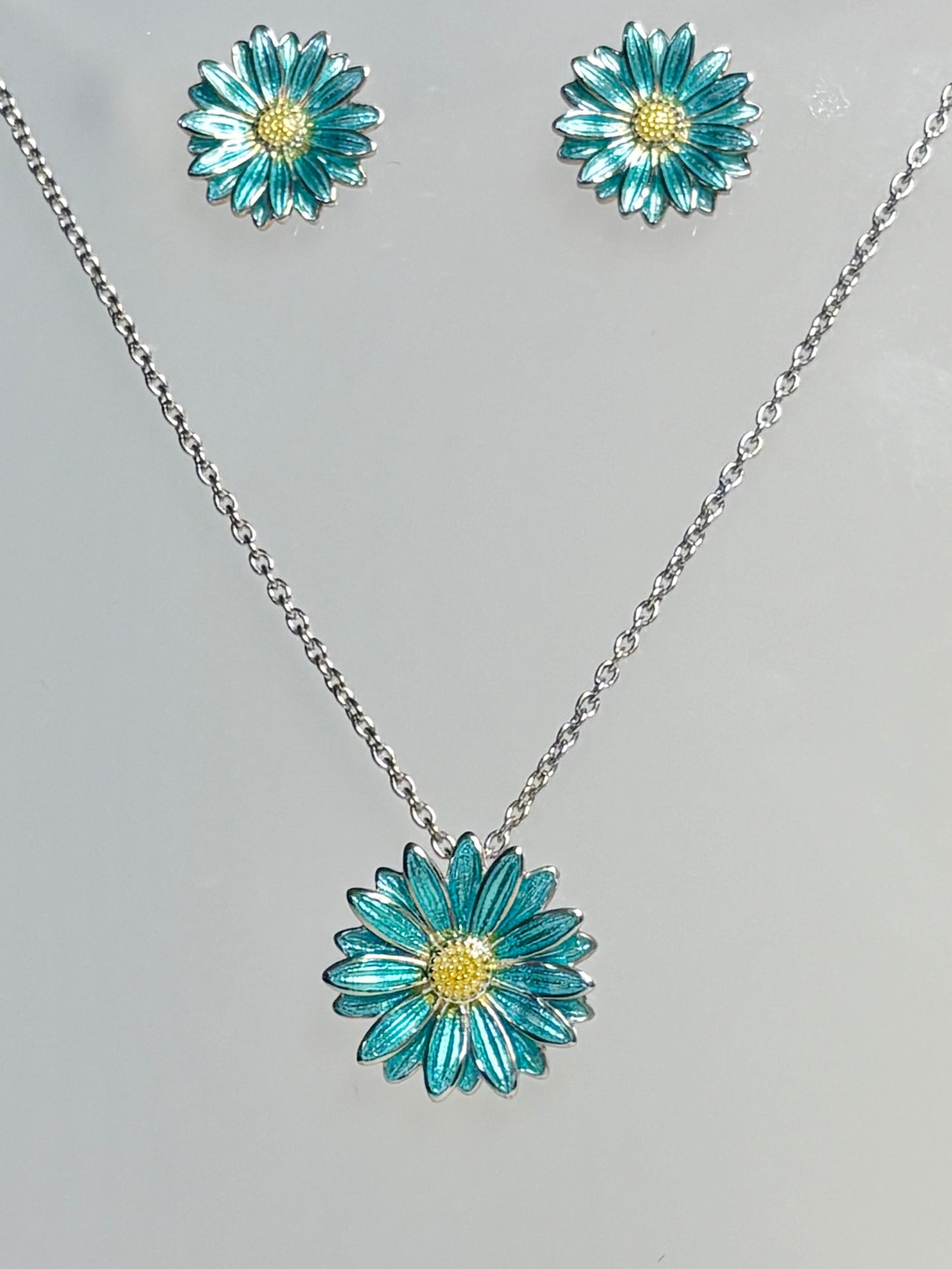 Turquoise Gerbera Necklace. Sterling Silver