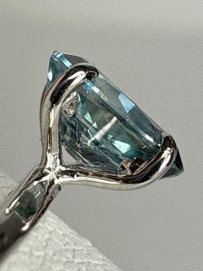Untreated Montana Sapphire Dainty Ring 950 Platinum size 7