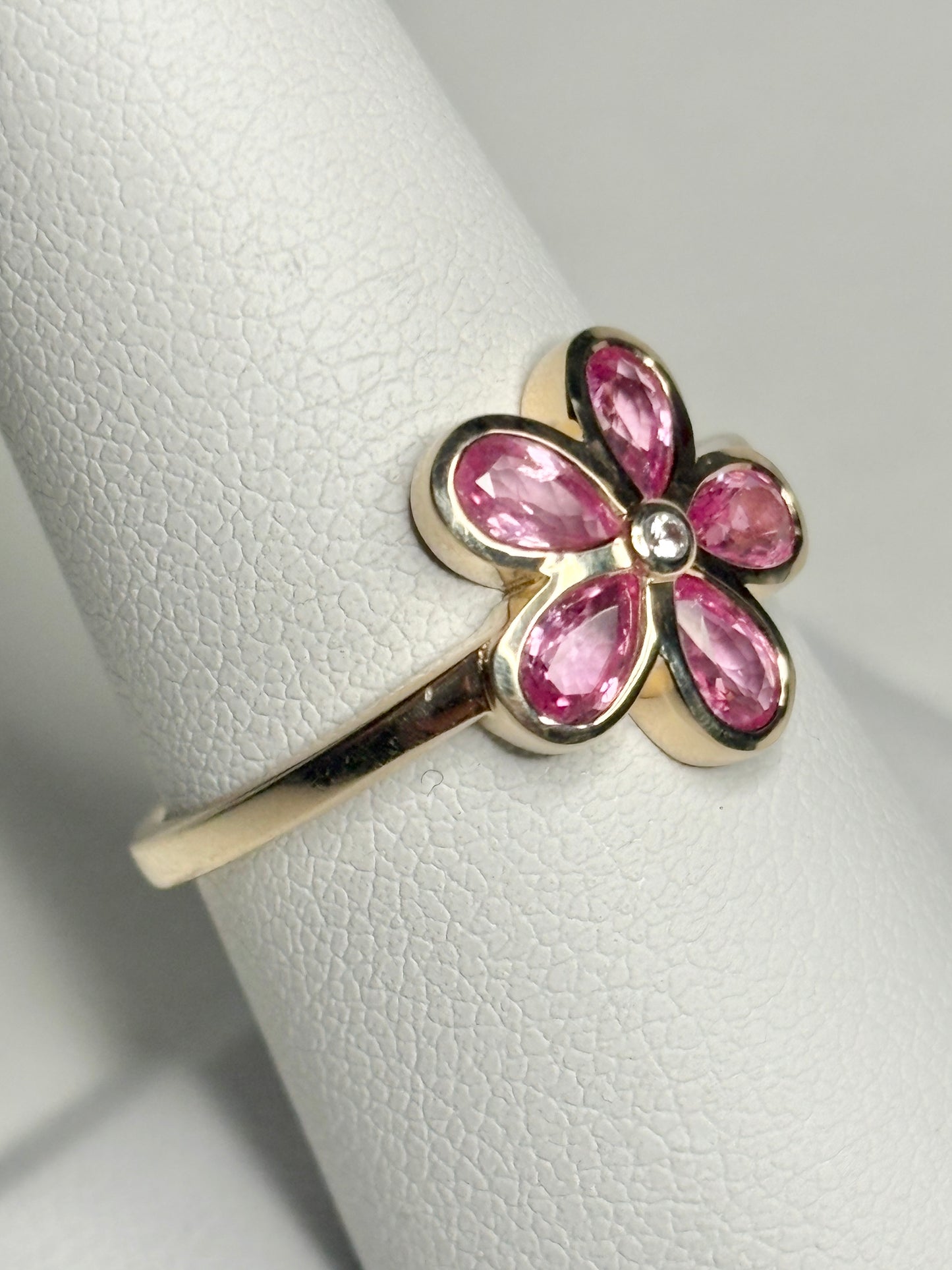 Pink Sapphire Bezel Set Flower Ring 9k Gold size 8