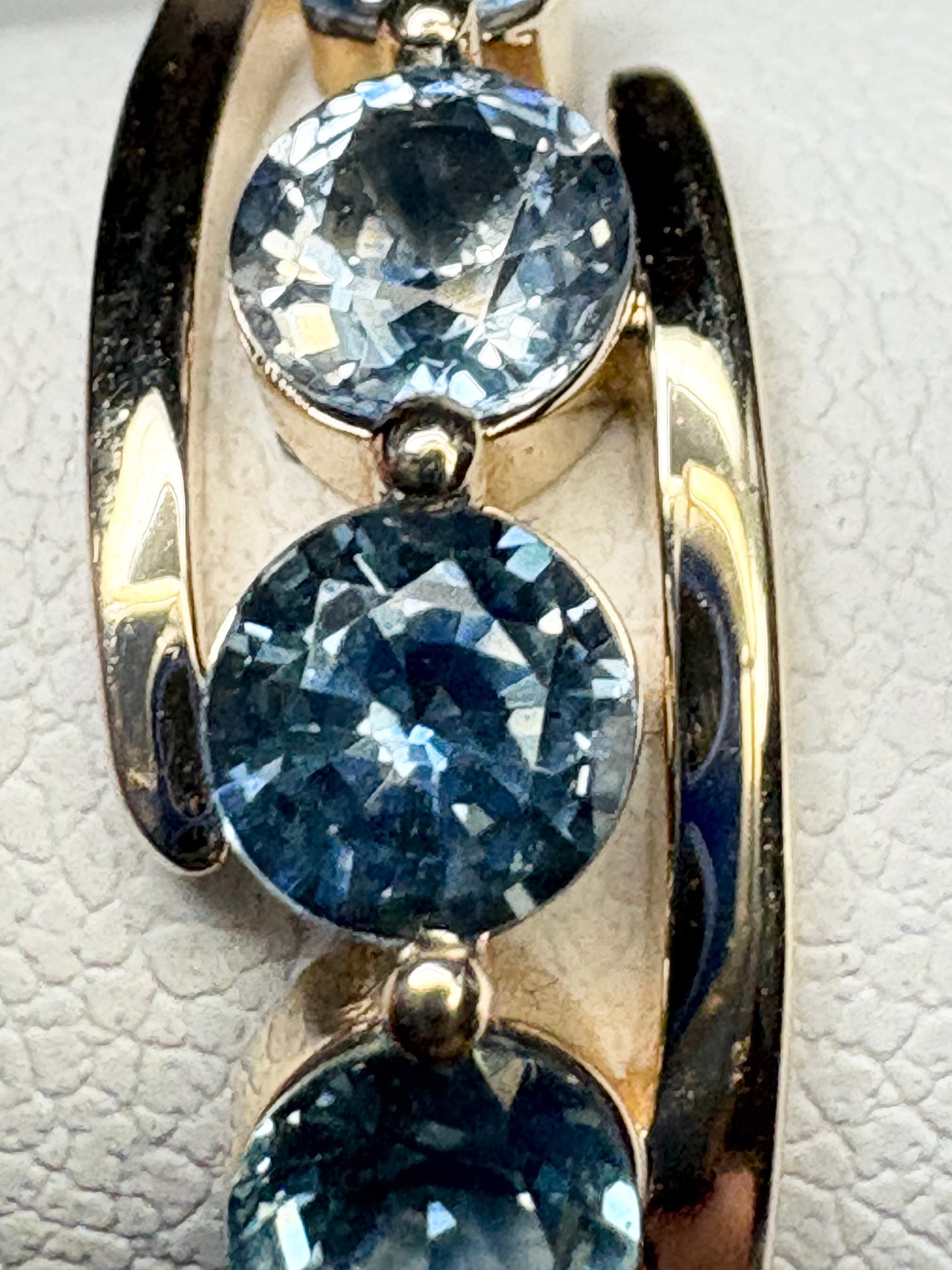 Untreated Montana Sapphire Ring 9k Gold size 8