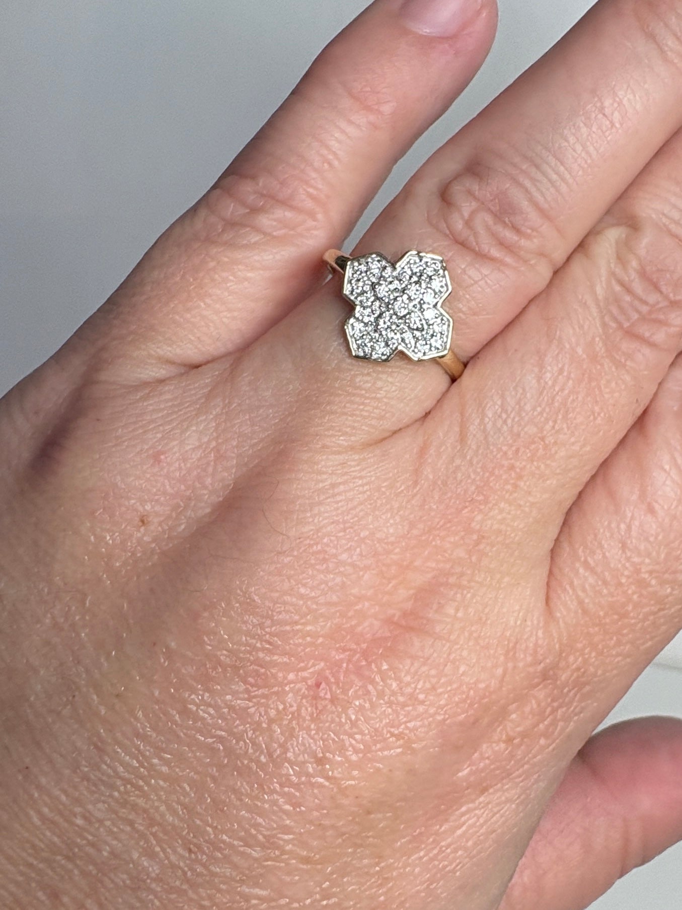 Canadian Diavik Mine Diamond Cross Ring 1/4ctw 9k Gold size 8