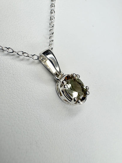 Light Green Oregon Sunstone Solitaire Pendant Necklace Sterling Silver