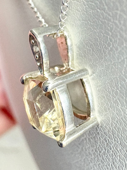 Yellow Oregon Sunstone Solitaire 7mm Pendant Necklace Sterling Silver 18"