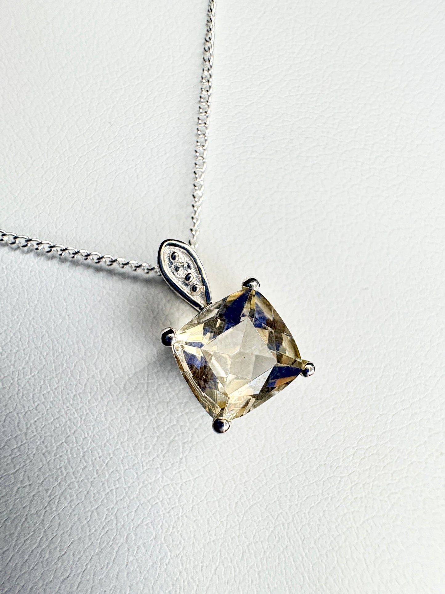 Yellow Oregon Sunstone Solitaire 7mm Pendant Necklace Sterling Silver 18"