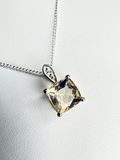 Yellow Oregon Sunstone Solitaire 7mm Pendant Necklace Sterling Silver 18"