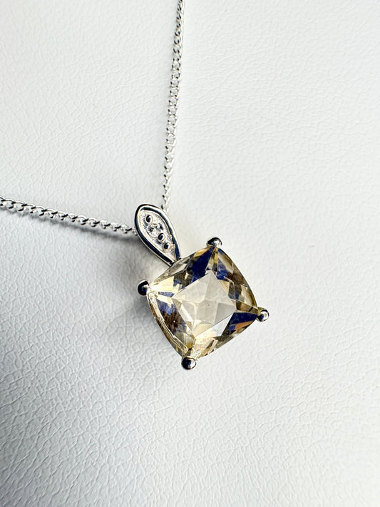 Yellow Oregon Sunstone Solitaire 7mm Pendant Necklace Sterling Silver 18"