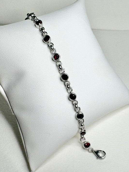 Arizona Anthill Garnet Bezel Set Link Bracelet in Sterling Silver Adjustable 8.25