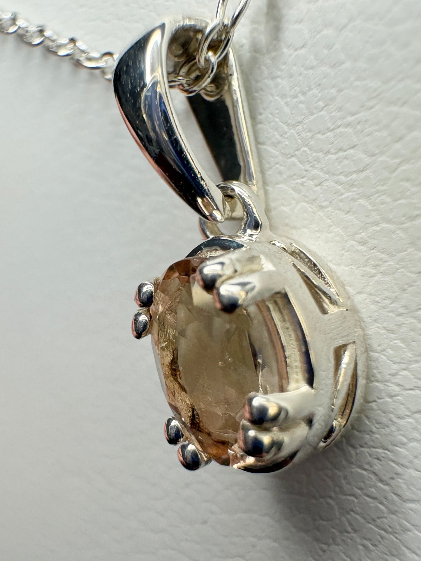 Light Champagne Oregon Sunstone Solitaire Pendant Necklace Sterling Silver