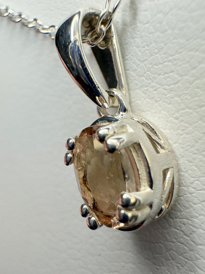 Light Champagne Oregon Sunstone Solitaire Pendant Necklace Sterling Silver