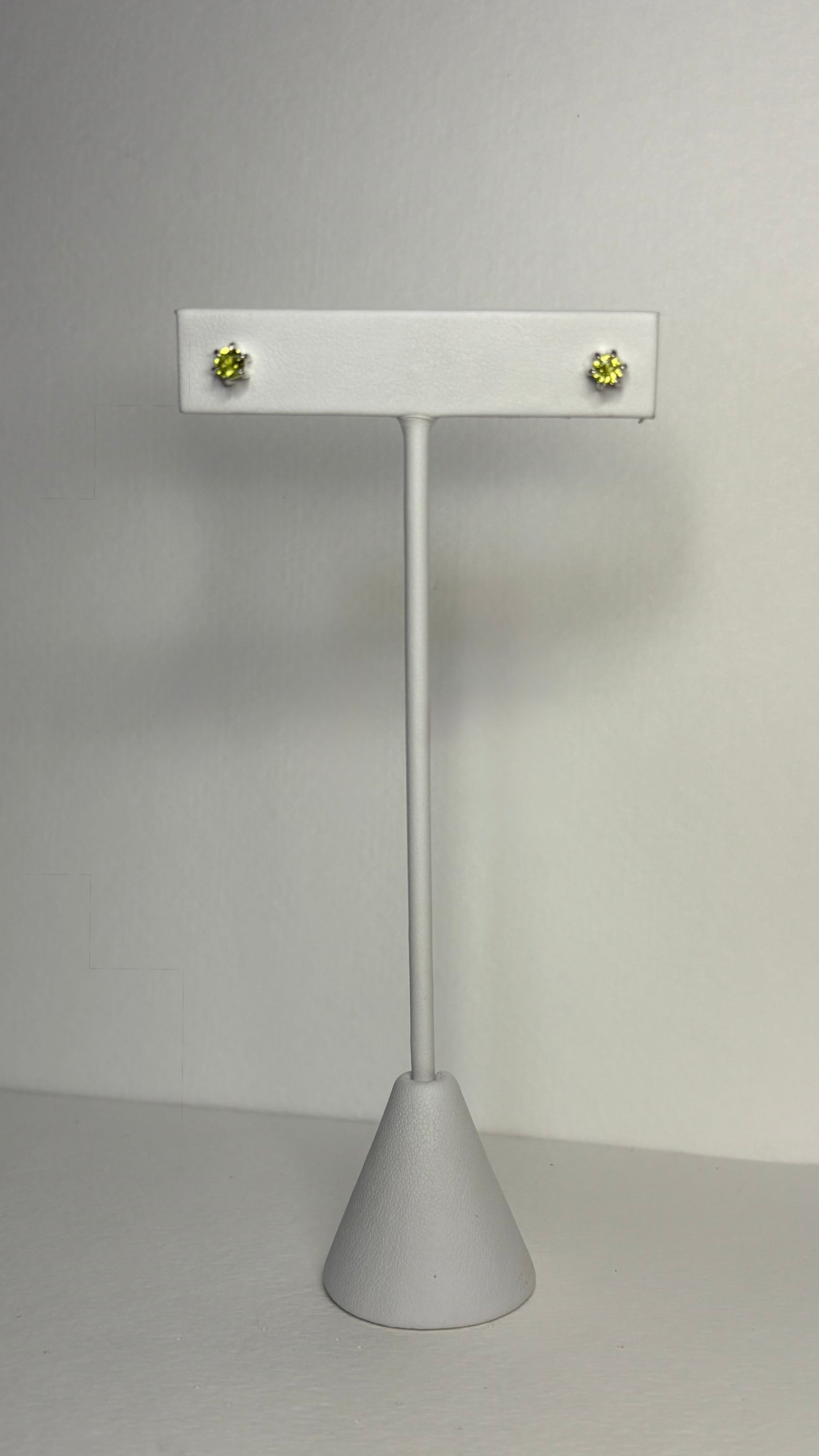 Arizona Peridot Stud Earrings in Sterling Silver 4mm