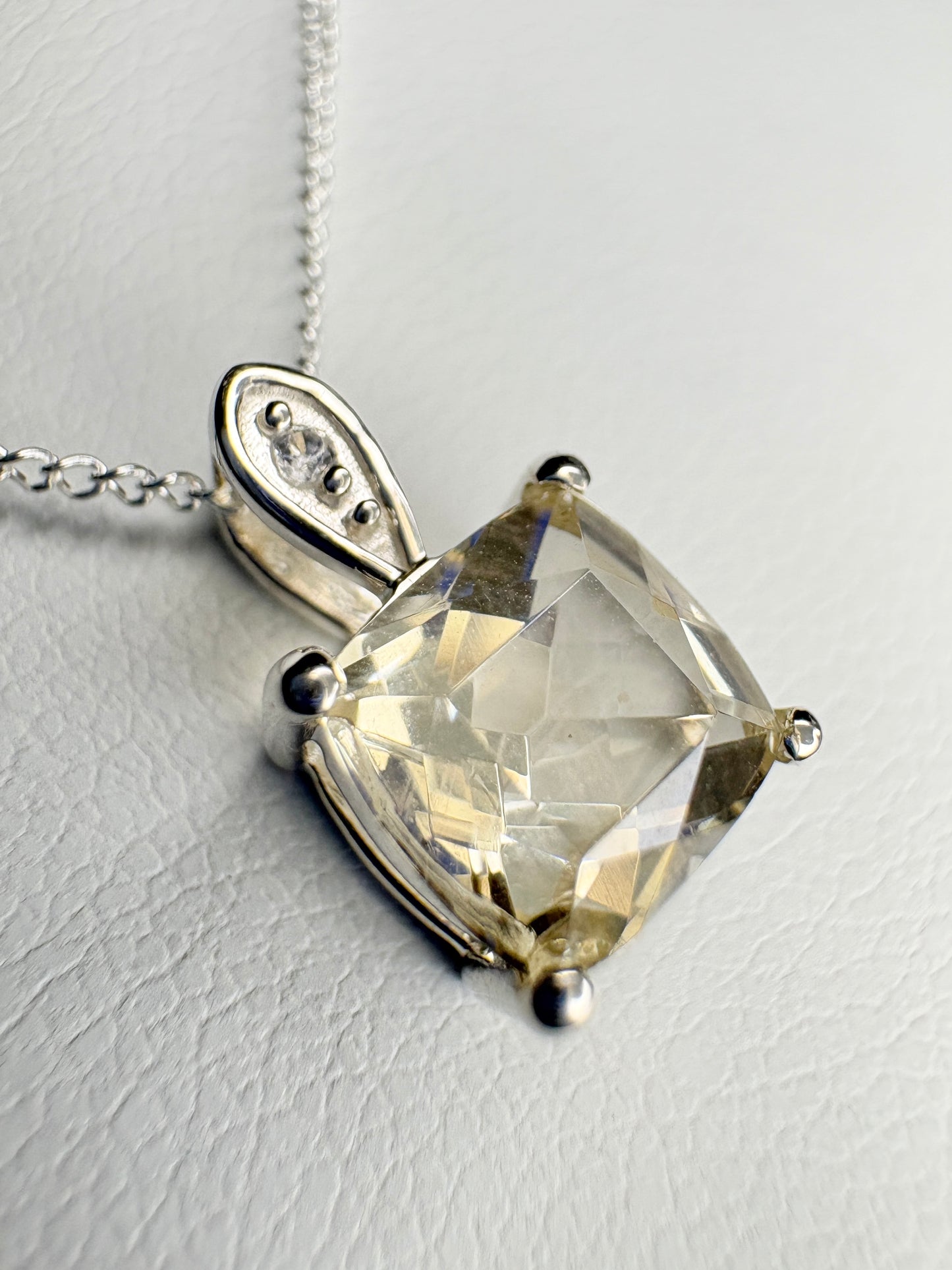 Yellow Oregon Sunstone Solitaire 7mm Pendant Necklace Sterling Silver 18"