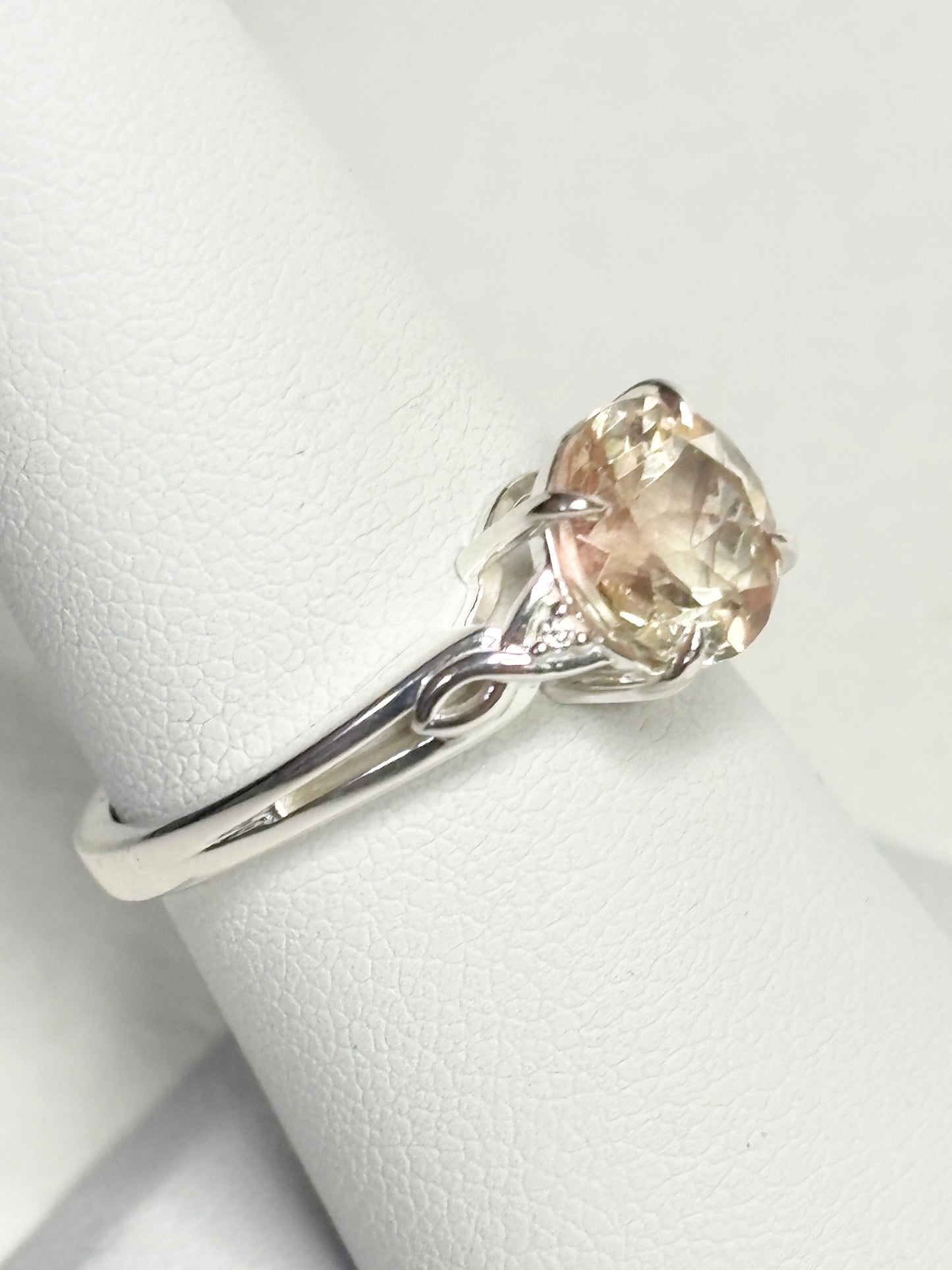 Light Champagne Oregon Sunstone Ring Sterling Silver size 7