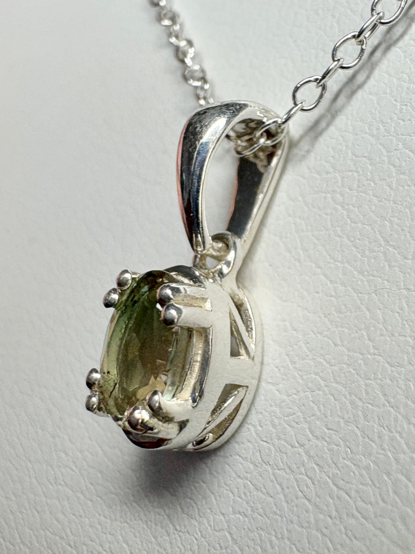 Light Green Oregon Sunstone Solitaire Pendant Necklace Sterling Silver