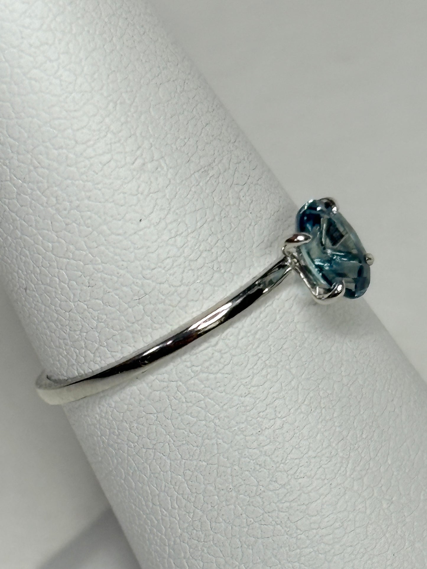 Untreated Montana Sapphire Dainty Ring 950 Platinum size 7