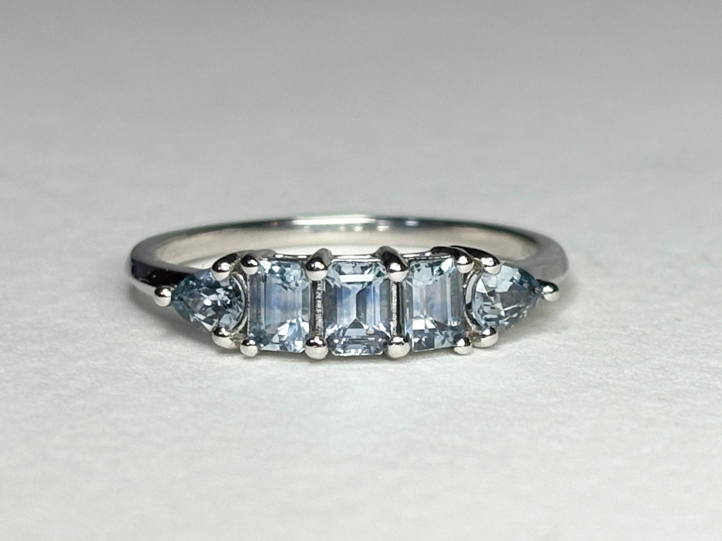 Untreated Montana Sapphire Band Ring 950 Platinum size 7