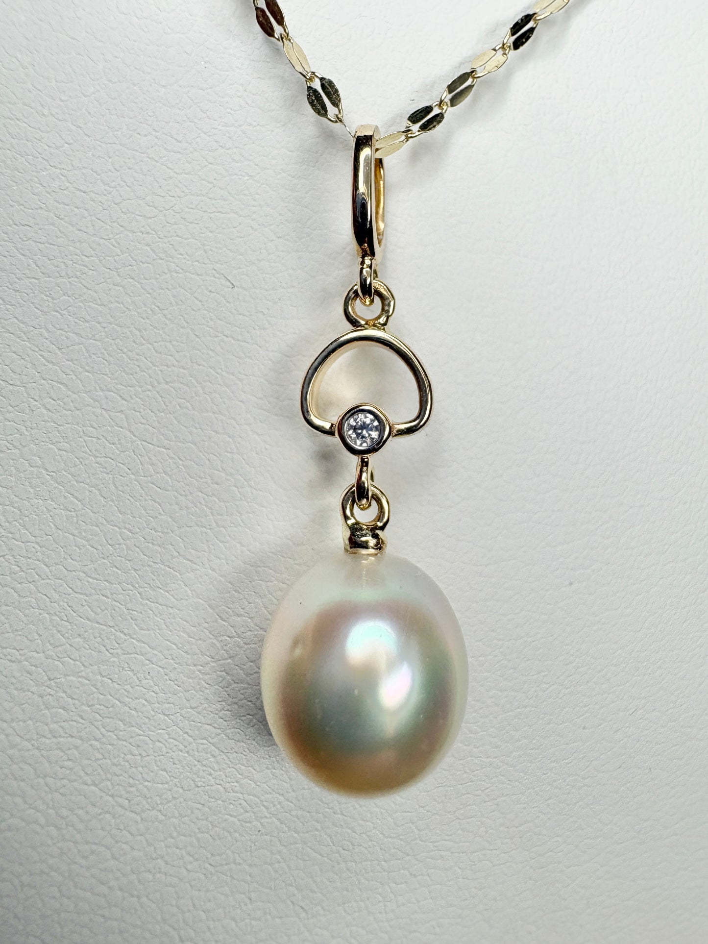 South Sea Cultured Pearl Pendant Necklace Solid 9k Gold