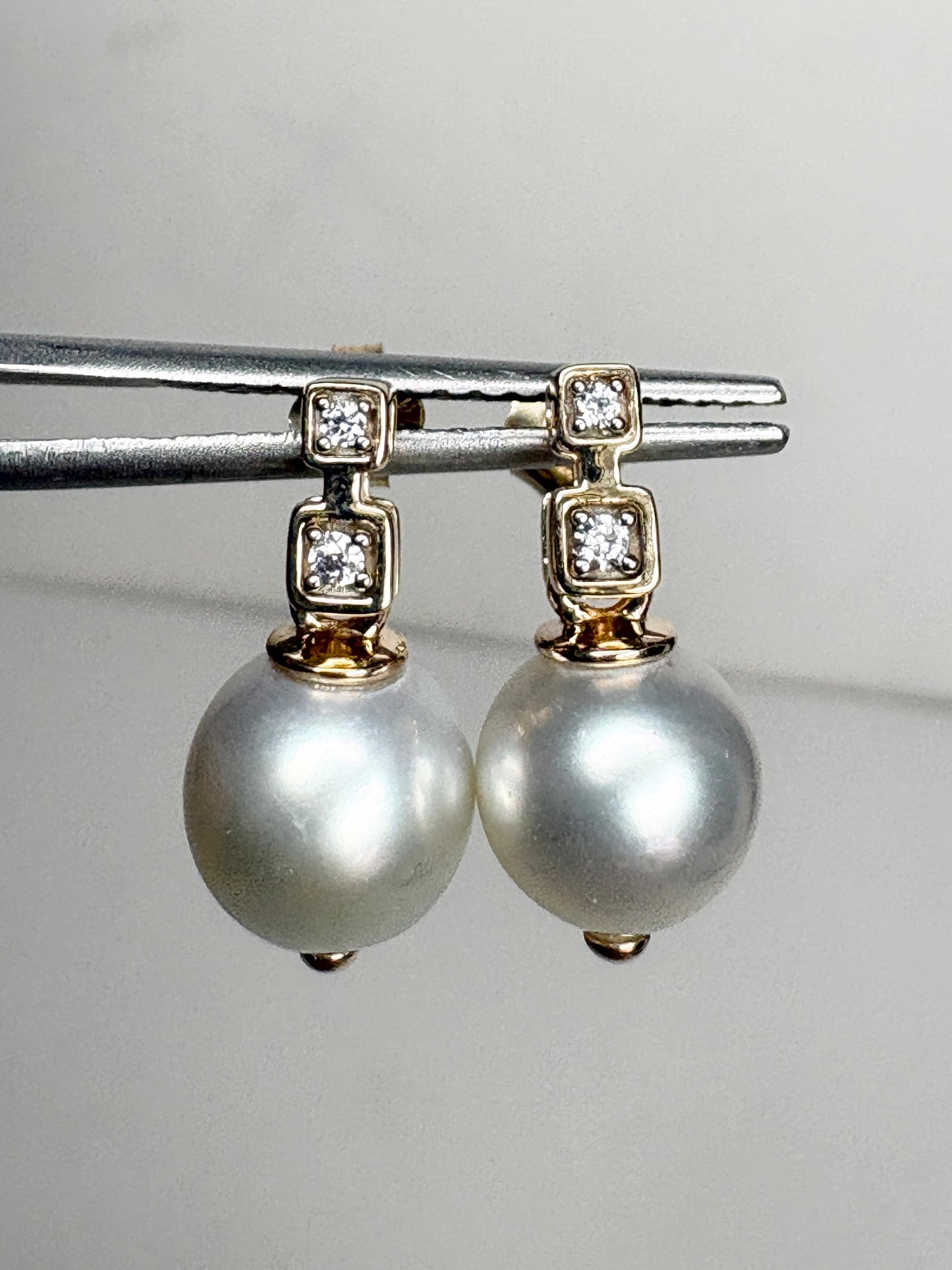 South Sea Drop Earrings Solid 9k Gold 8-9mm