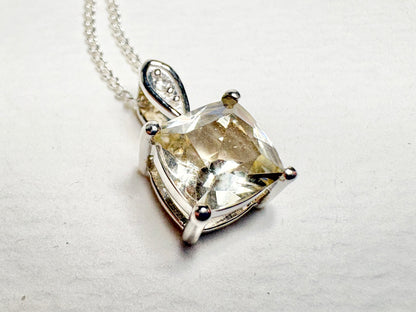 Yellow Oregon Sunstone Solitaire 7mm Pendant Necklace Sterling Silver 18"