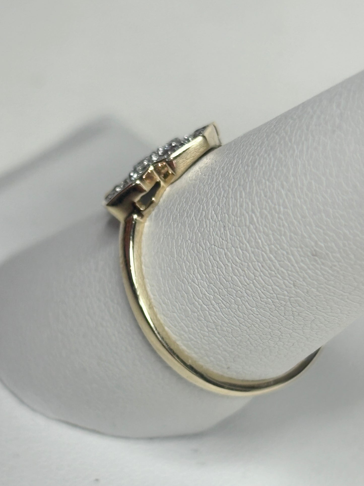Canadian Diavik Mine Diamond Cross Ring 1/4ctw 9k Gold size 8