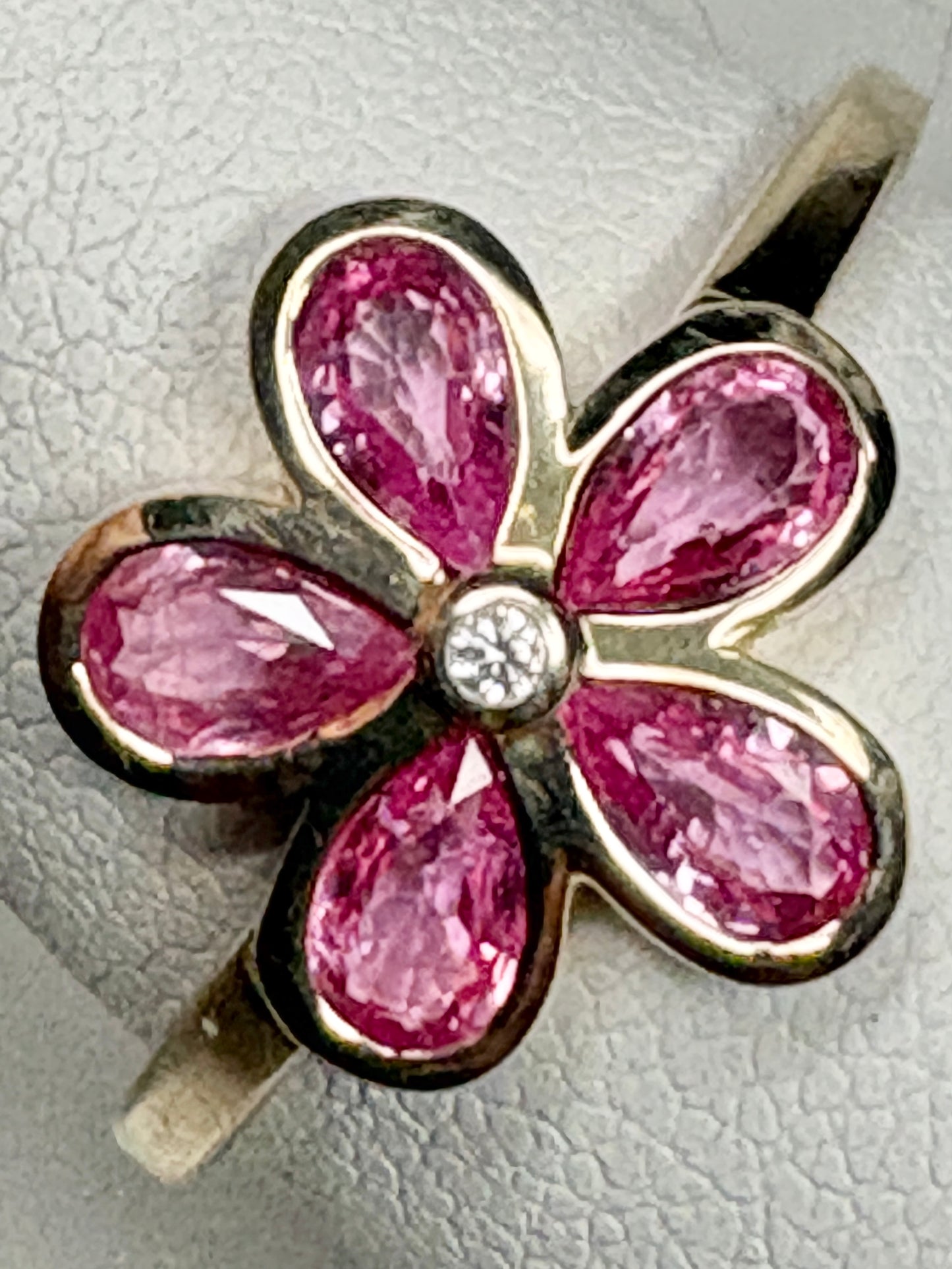 Pink Sapphire Bezel Set Flower Ring 9k Gold size 8