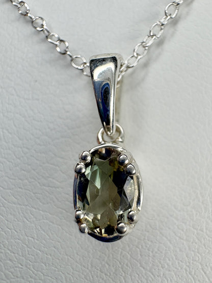 Light Green Oregon Sunstone Solitaire Pendant Necklace Sterling Silver