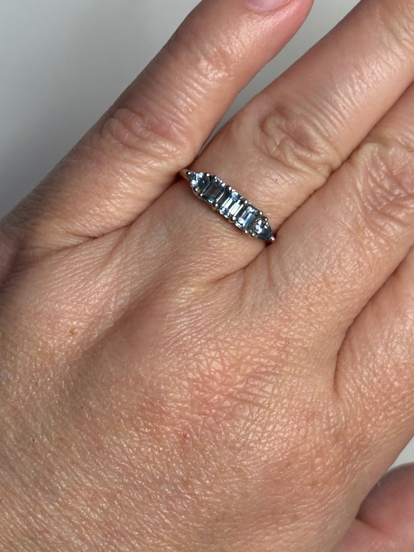 Untreated Montana Sapphire Band Ring 950 Platinum size 7