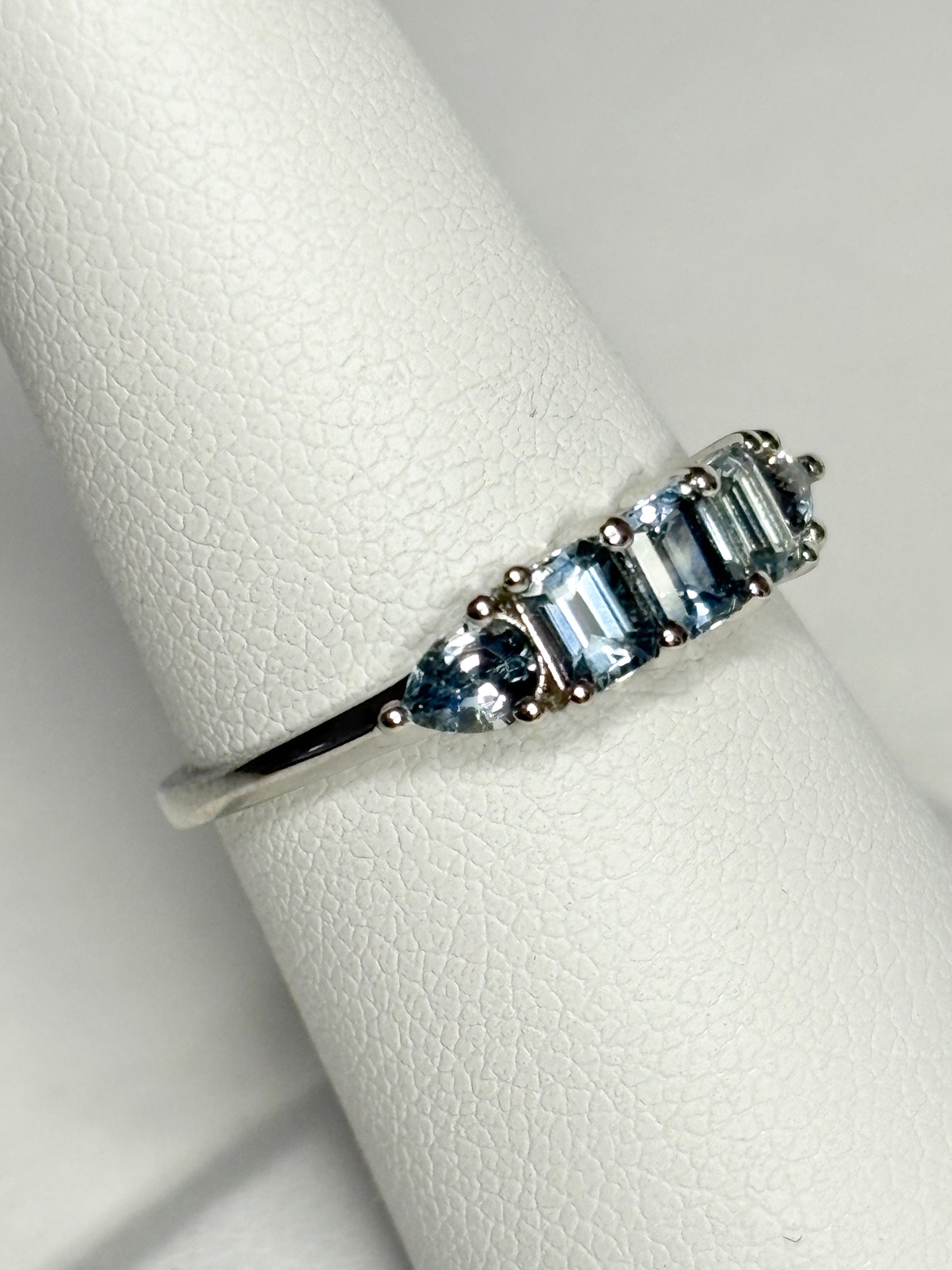Untreated Montana Sapphire Band Ring 950 Platinum size 7