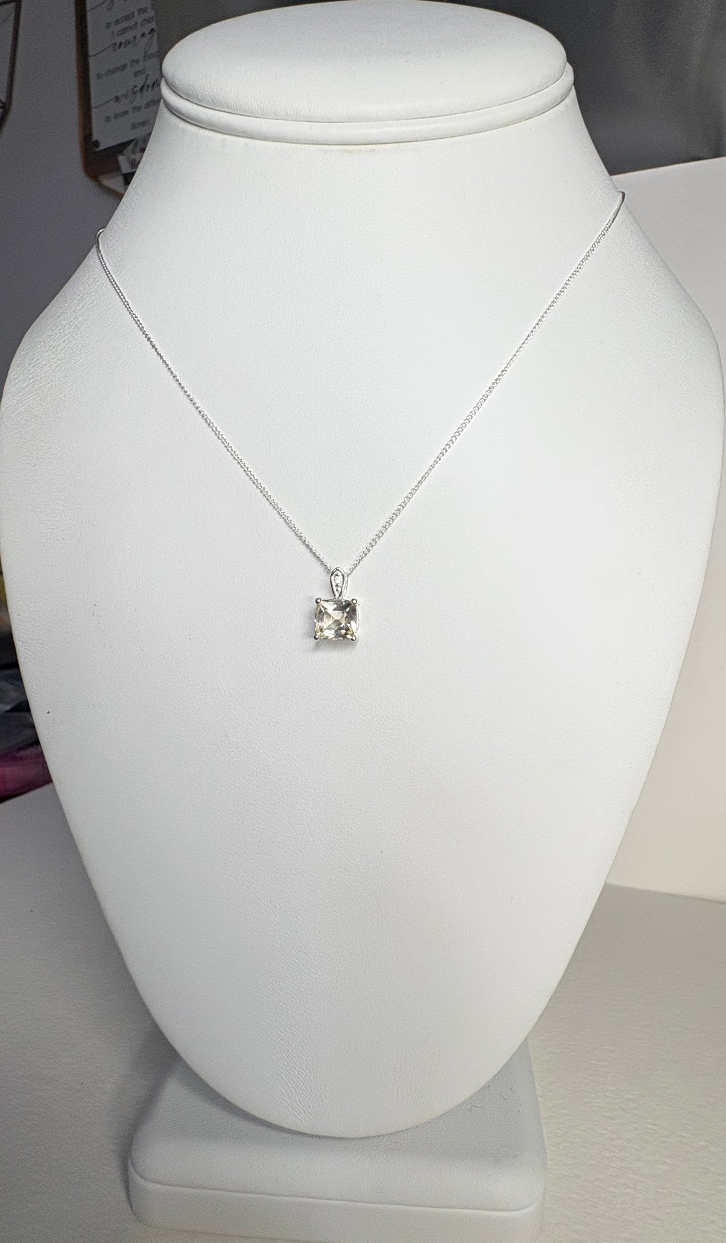Yellow Oregon Sunstone Solitaire 7mm Pendant Necklace Sterling Silver 18"