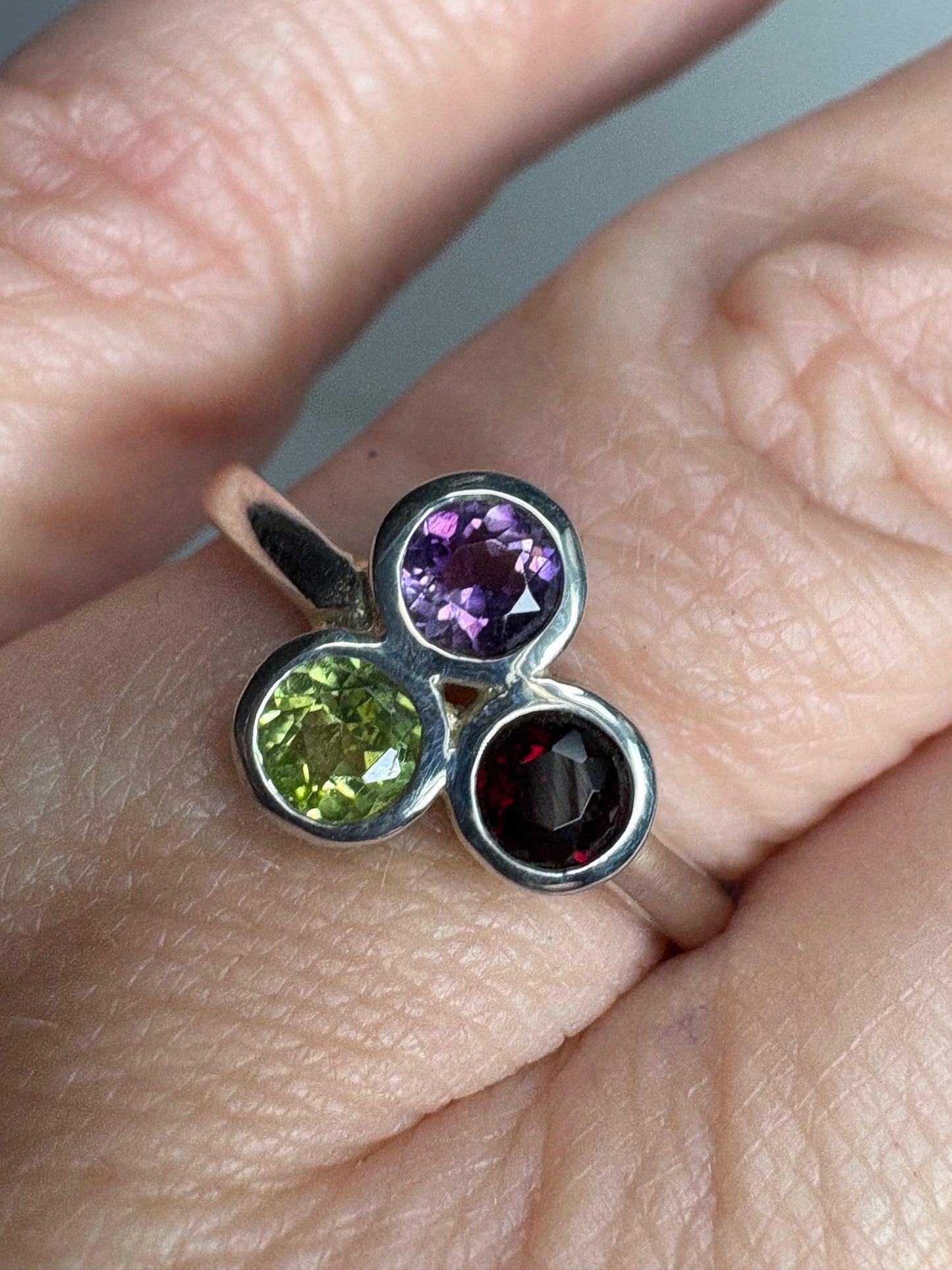 Arizona Gem Trio Amethyst Peridot & Garnet Bezel Set in Sterling Silver size 8 - New Life Jewelry