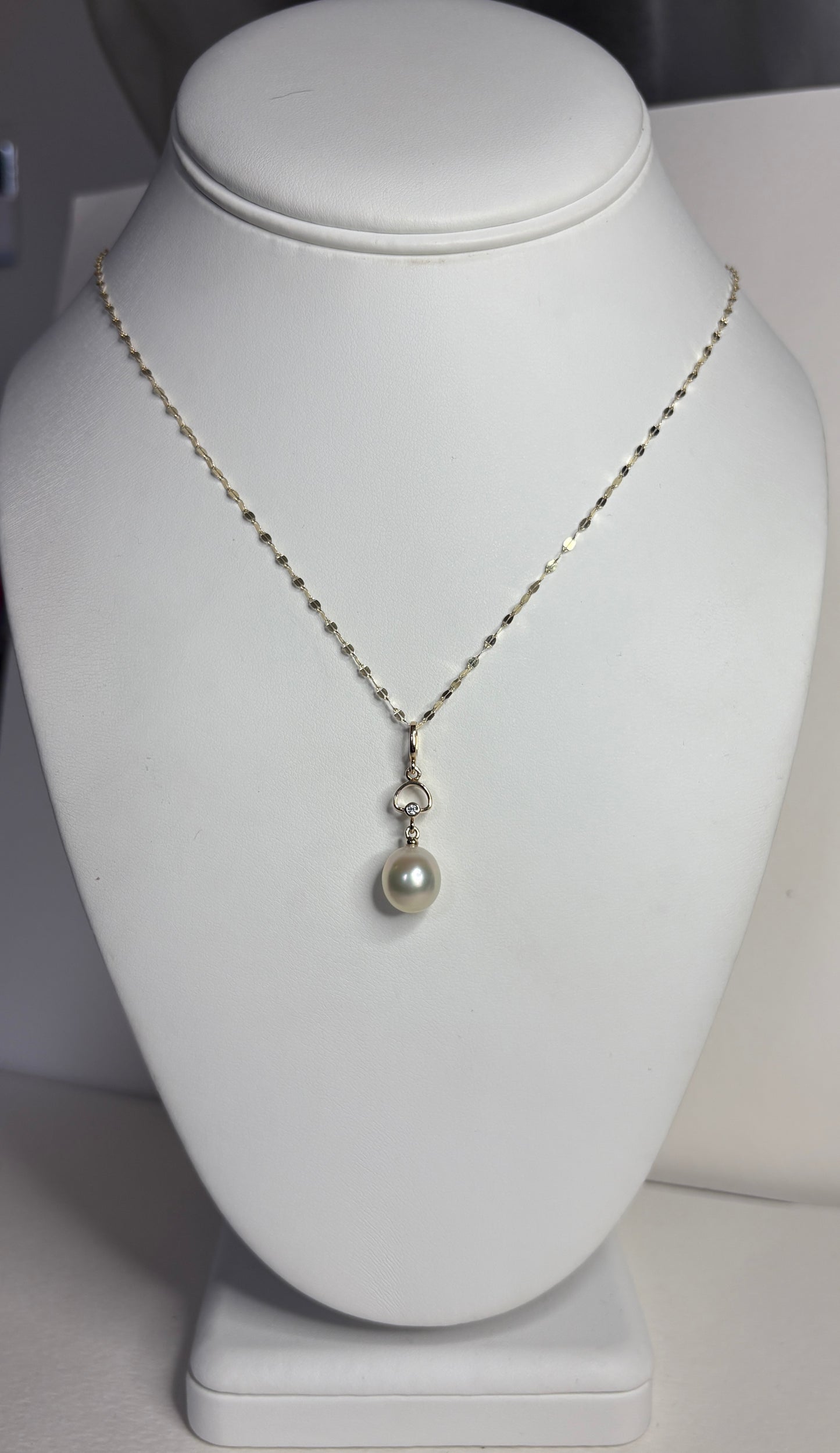 South Sea Cultured Pearl Pendant Necklace Solid 9k Gold