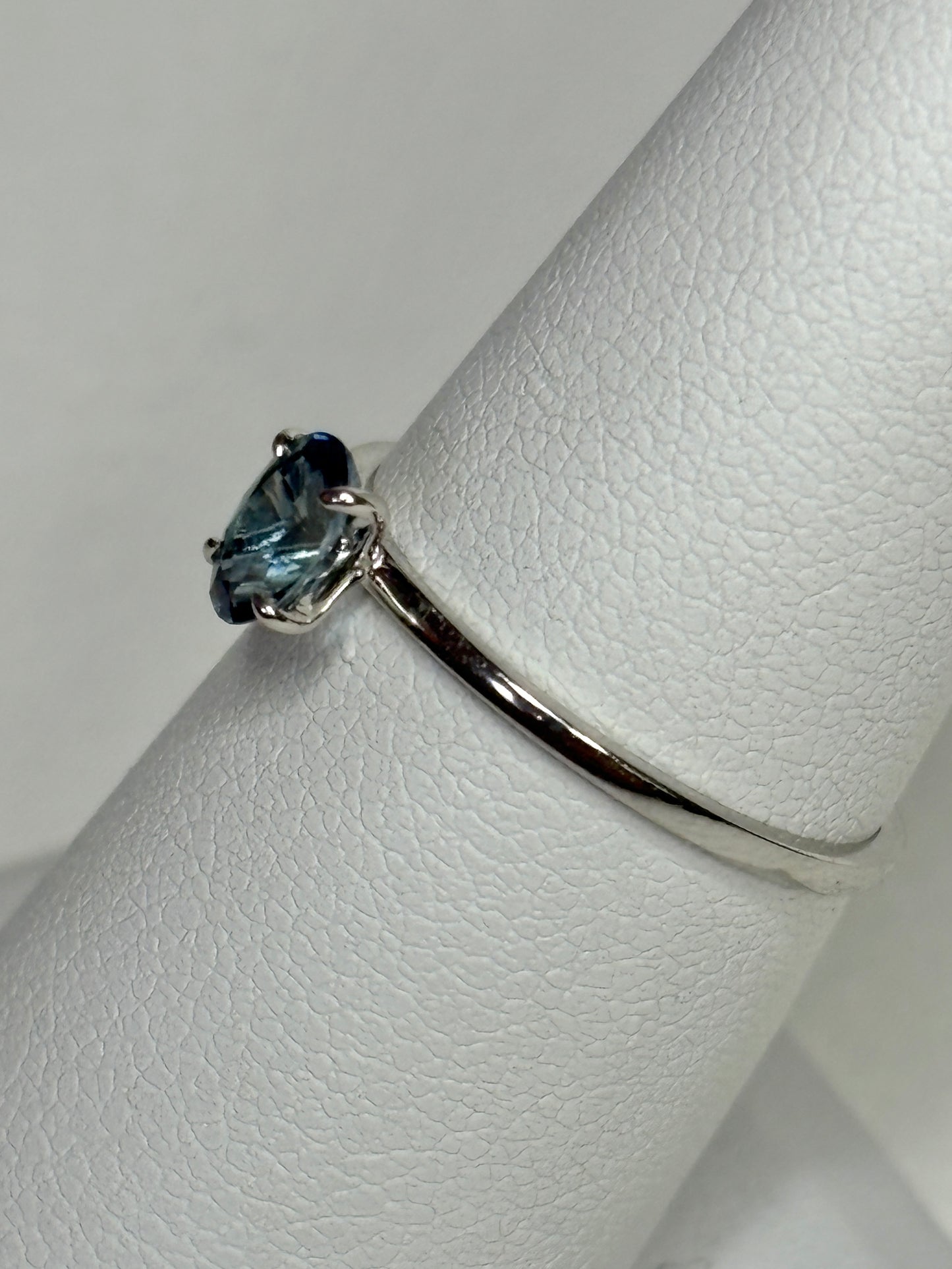 Untreated Montana Sapphire Dainty Ring 950 Platinum size 7