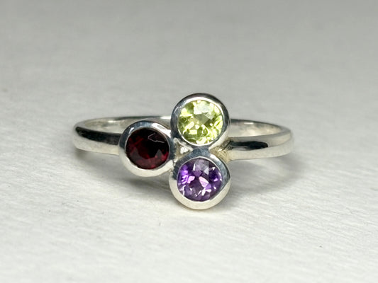 Arizona Gem Trio Amethyst Peridot & Garnet Bezel Set in Sterling Silver size 8 - New Life Jewelry