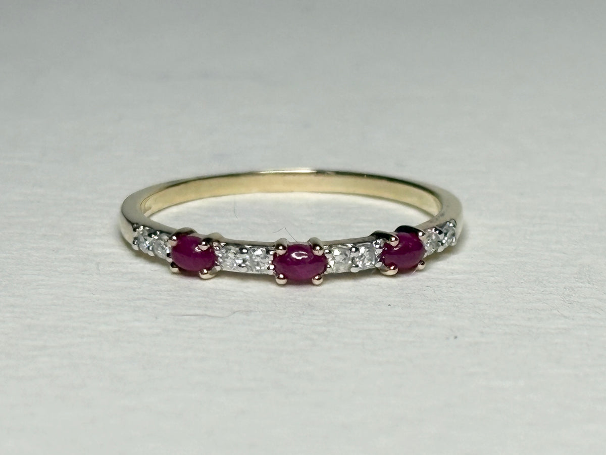Natural Greenland Ruby and Diavik Canadian Diamond Band Ring in 9k Gold size 8