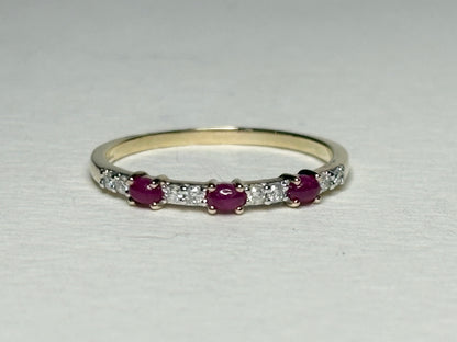 Natural Greenland Ruby and Diavik Canadian Diamond Band Ring in 9k Gold size 8