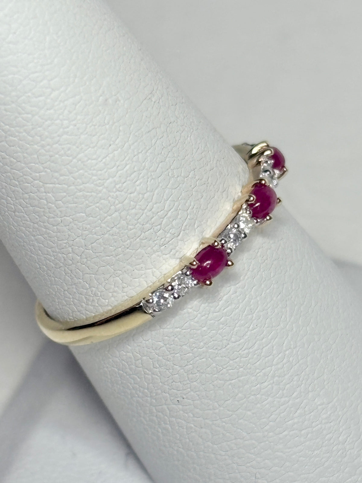 Natural Greenland Ruby and Diavik Canadian Diamond Band Ring in 9k Gold size 8