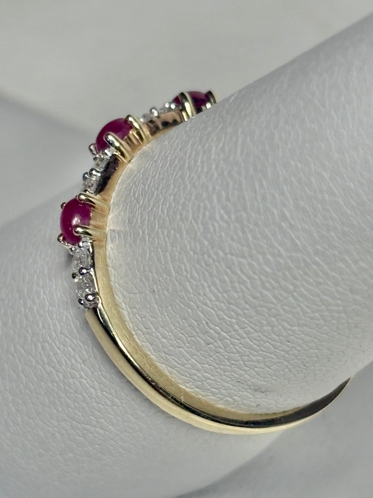 Natural Greenland Ruby and Diavik Canadian Diamond Band Ring in 9k Gold size 8
