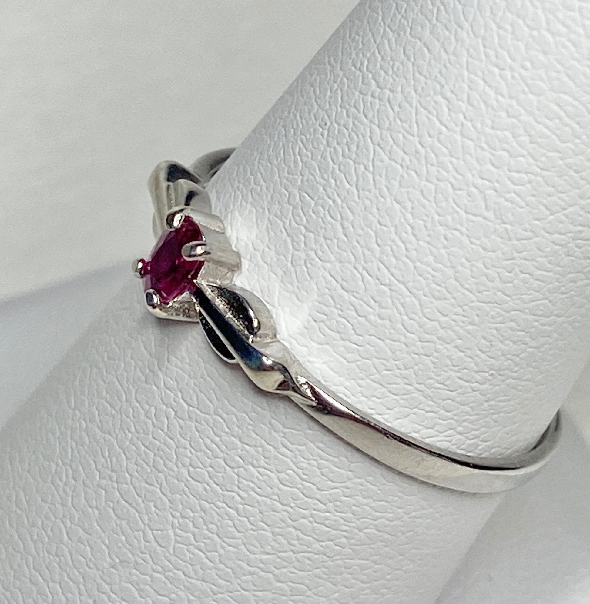 Petite Burmese Ruby Spade Arrowhead Design Ring in Sterling Silver size 8.5 - NewLifeJewelryVault