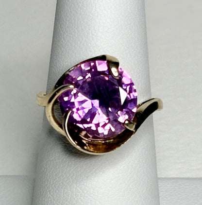 Synthetic Violetish-Pink Retro or Mid Century Spinel Ring in Solid 10k Gold size 7 - NewLifeJewelryVault