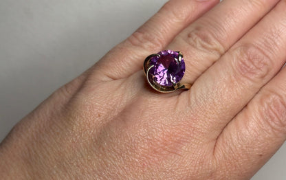 Synthetic Violetish-Pink Retro or Mid Century Spinel Ring in Solid 10k Gold size 7 - NewLifeJewelryVault