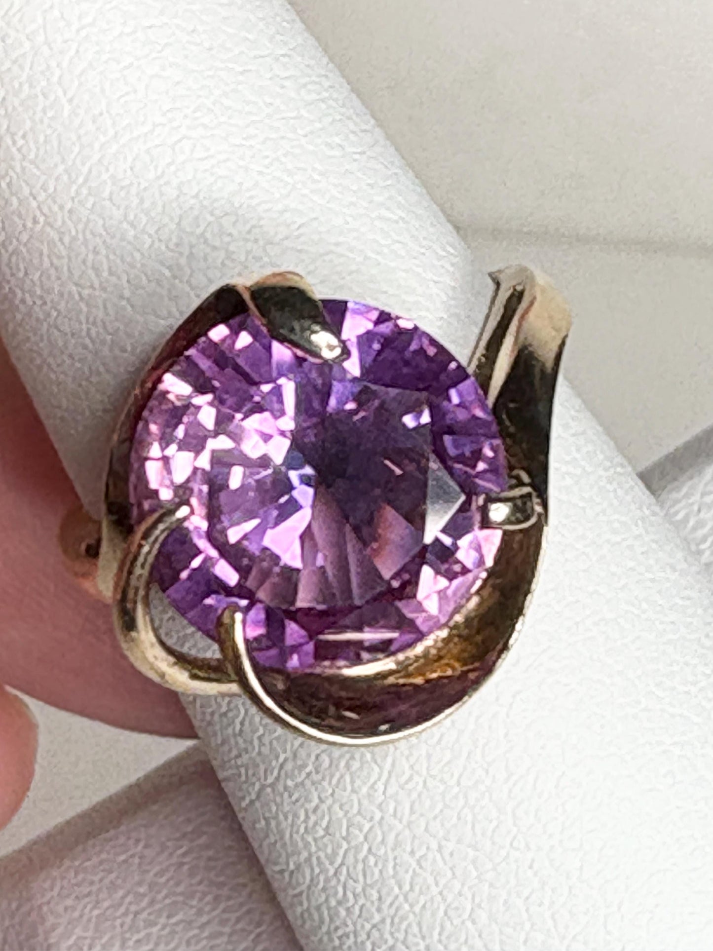 Synthetic Violetish-Pink Retro or Mid Century Spinel Ring in Solid 10k Gold size 7 - NewLifeJewelryVault