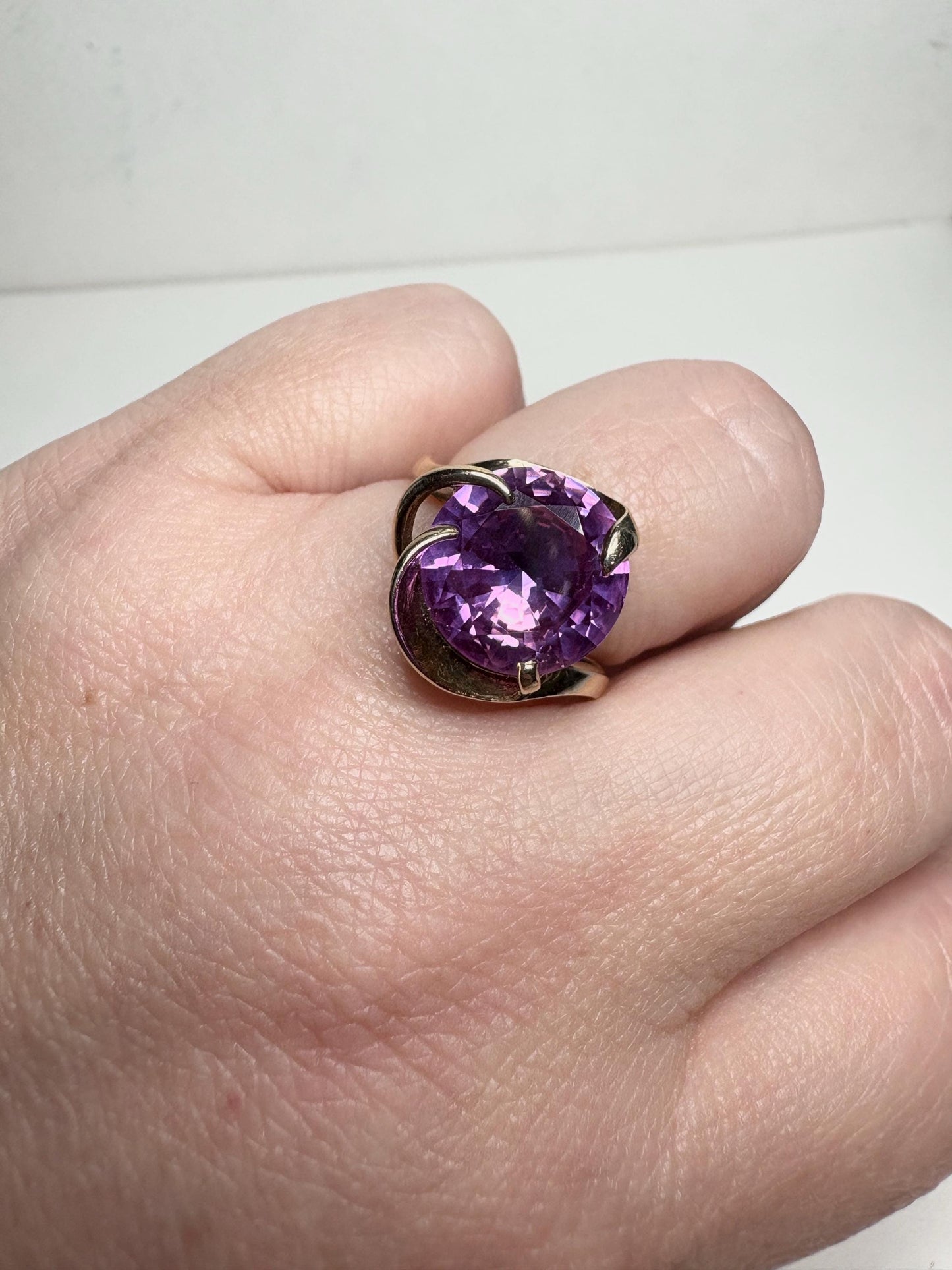 Synthetic Violetish-Pink Retro or Mid Century Spinel Ring in Solid 10k Gold size 7 - NewLifeJewelryVault